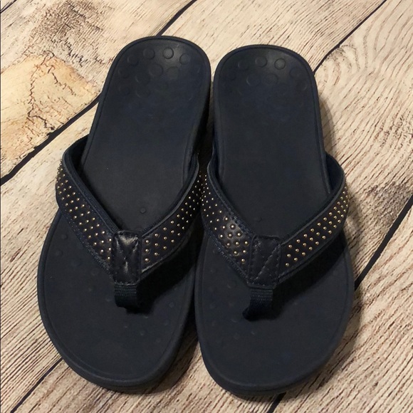 vionic navy flip flops